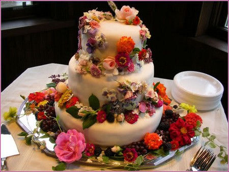 wedding cakes with flowers. Flowers in Wedding Cake