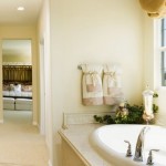 How to Decorate an en Suite Bathroom