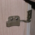 How to Clean Cabinet Hinges